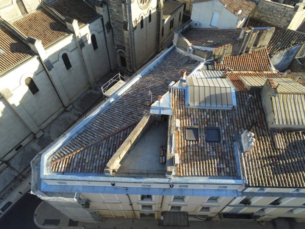 Changement et remplacement de corniches en zinc à Nîmes, Montpellier et à Saint-Tropez