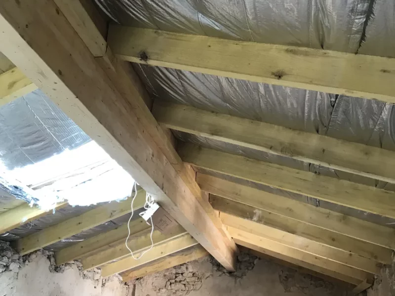 Isolation des combles perdus : soufflage et rouleaux