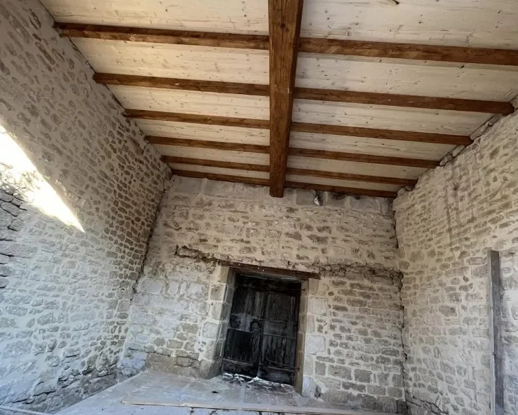 Plafond à la française sous charpente apparente à Villevieille